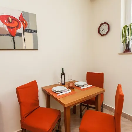 Nena City Center Apartment *